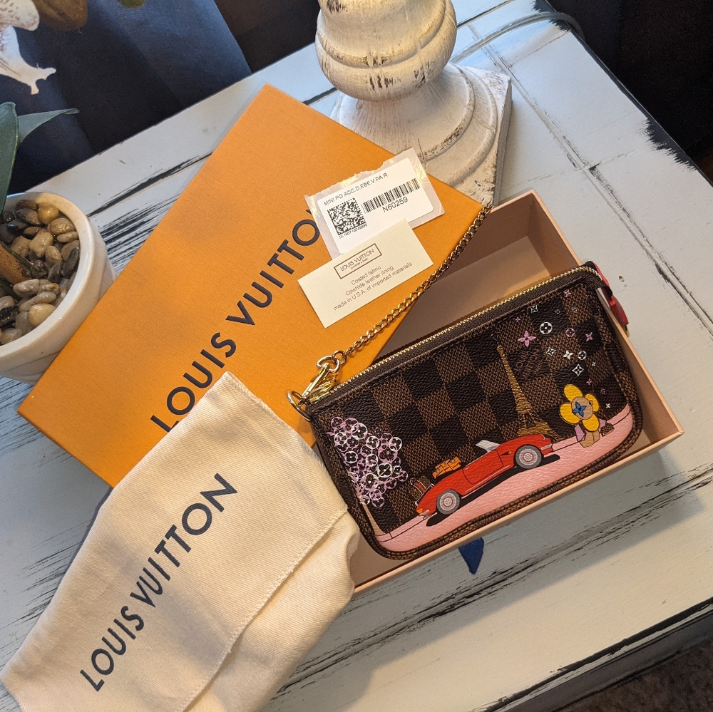 Rare Louis Vuitton Limited Edition Christmas Pouchette